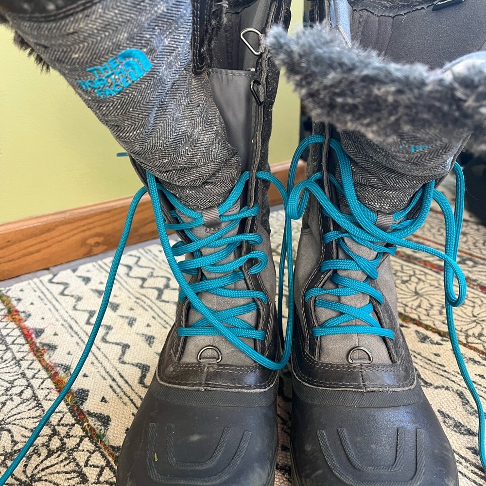 Great condition women The North Face winter boot.  Worn a handful of times.
